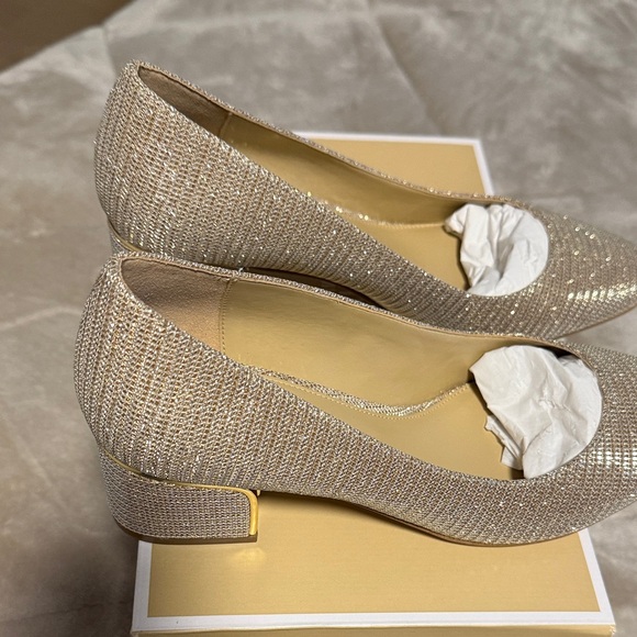 Michael Kors Women's glitter chain mesh Gold pump - Picture 8 of 9